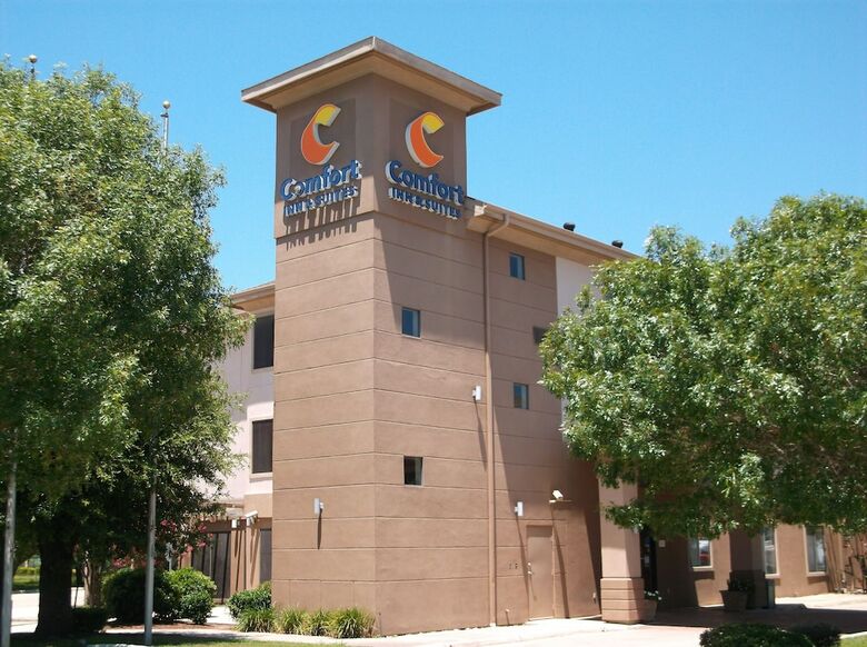 Hotel Comfort Inn & Suites (.)