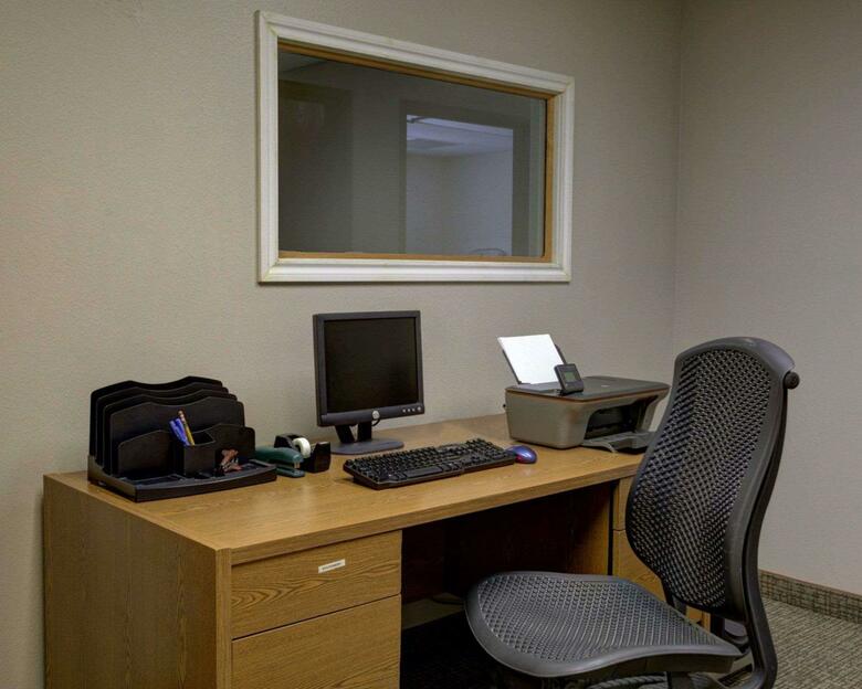 Hotel Comfort Inn & Suites (.)