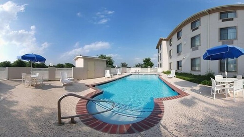 Hotel Comfort Inn & Suites (.)