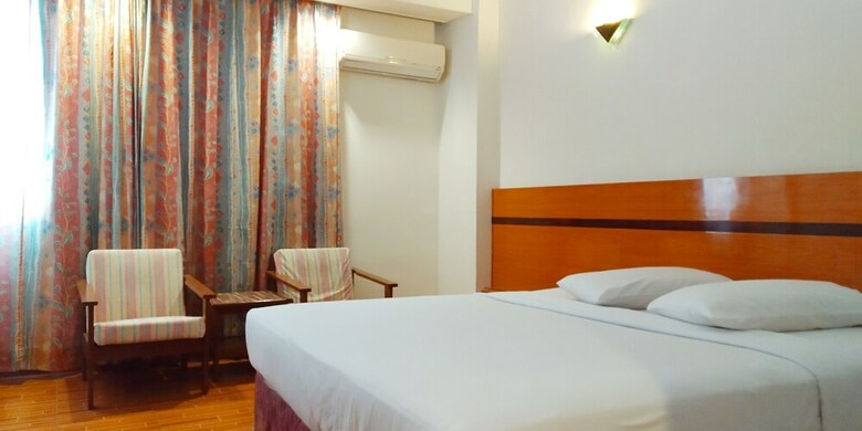Paradise Hotel