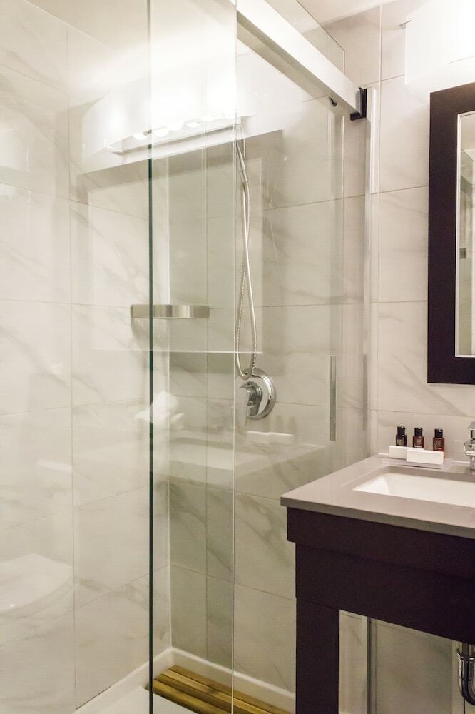 Embassy Hotel & Suites Ottawa