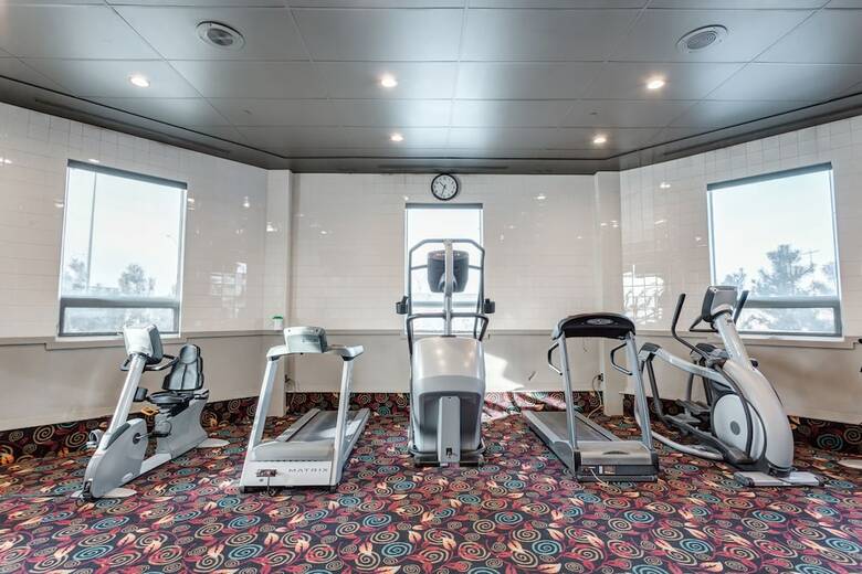 Hotel Executive Royal Inn North Calgary