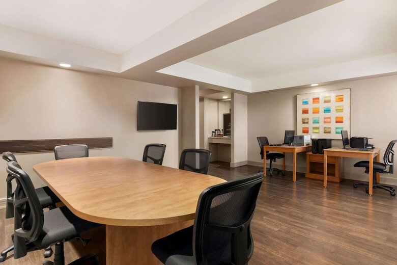 Hotel Executive Royal Inn North Calgary