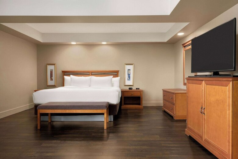 Hotel Executive Royal Inn North Calgary