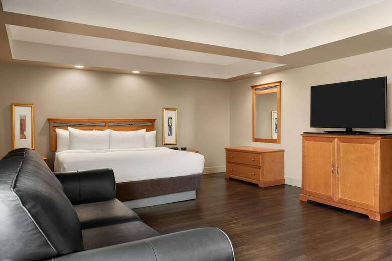 Hotel Executive Royal Inn North Calgary