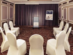 Hotel Mercure Livingston