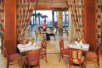 Hotel Alexander The Great Beach