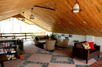 Hotel Woodsmoke Resort & Spa