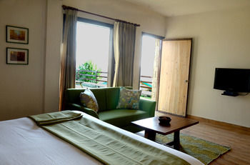 Hotel Woodsmoke Resort & Spa