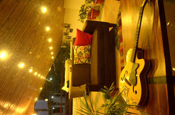 Hotel Woodsmoke Resort & Spa