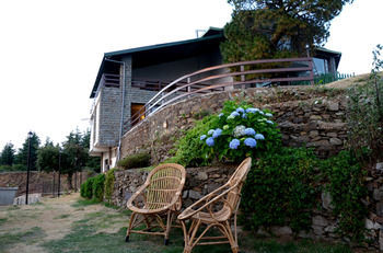 Hotel Woodsmoke Resort & Spa