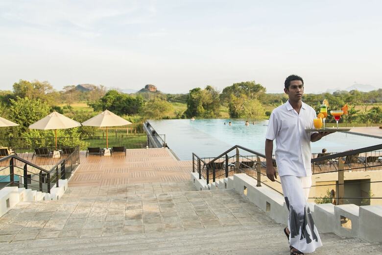 Hotel Aliya Resort & Spa