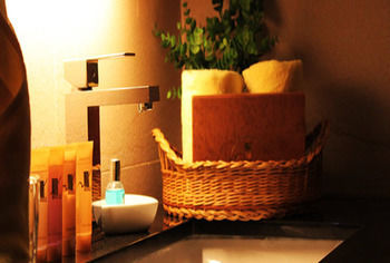 Hotel New World Suites