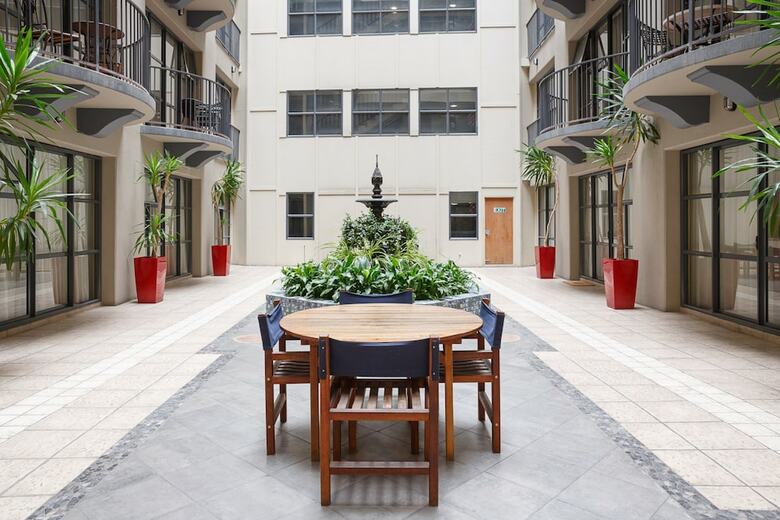 Hotel Quest Atrium