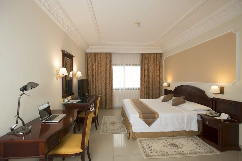 Muscat Holiday Hotel