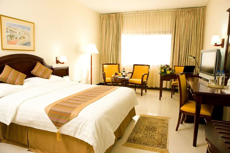 Muscat Holiday Hotel