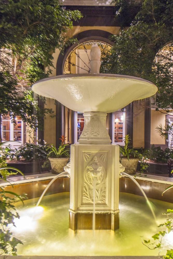 Saint Louis Hotel
