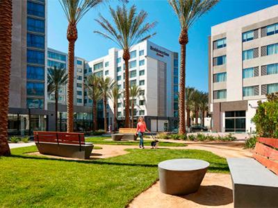 Anaheim Jolly Roger Hotel