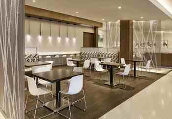 Anaheim Jolly Roger Hotel