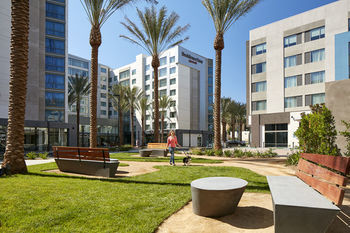 Anaheim Jolly Roger Hotel