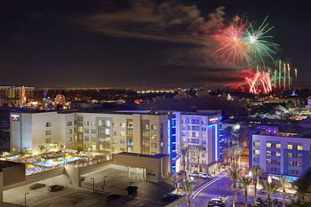 Anaheim Jolly Roger Hotel