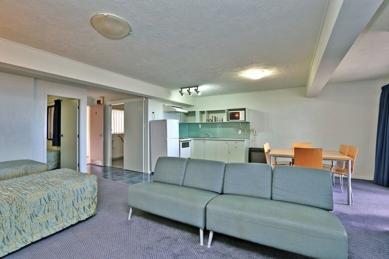 Edgewater Motor Lodge