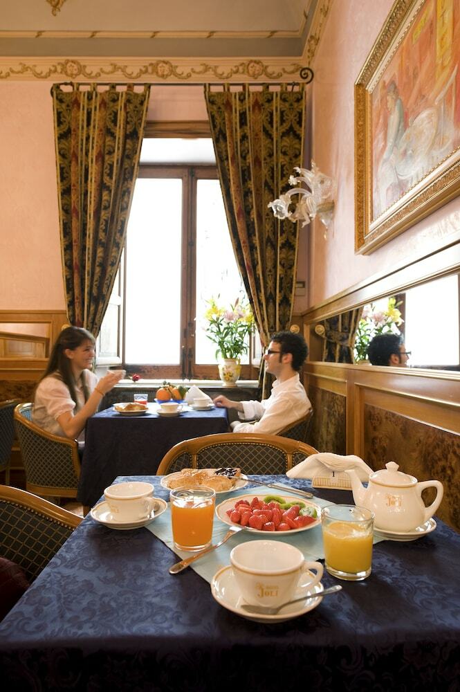 Hotel Joli