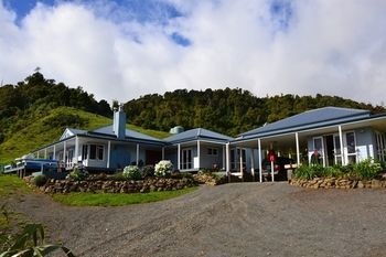 Agroturismo Nightingale Falls Farmstay Retreat