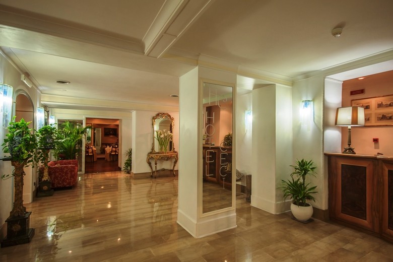 Hotel Cecil