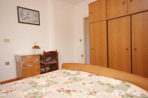Apartment Basanija 7334a
