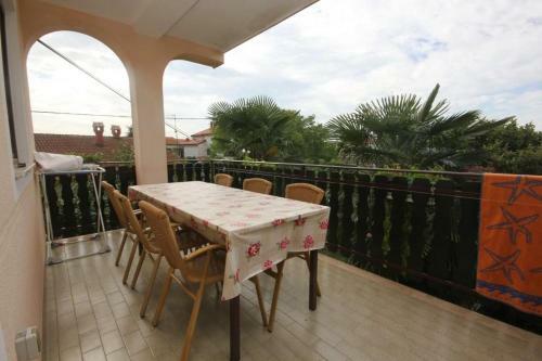 Apartment Basanija 7334a