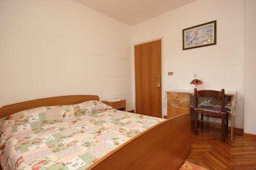 Apartment Basanija 7334a