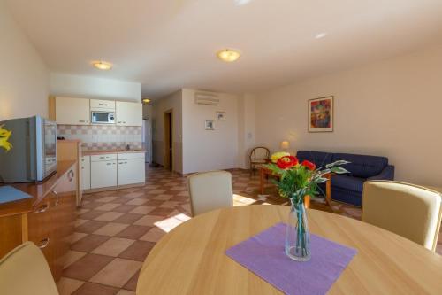 One-bedroom Apartment In Crikvenica Lxiv