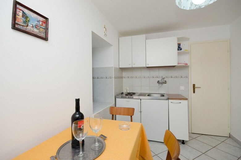 Apartments Mladen