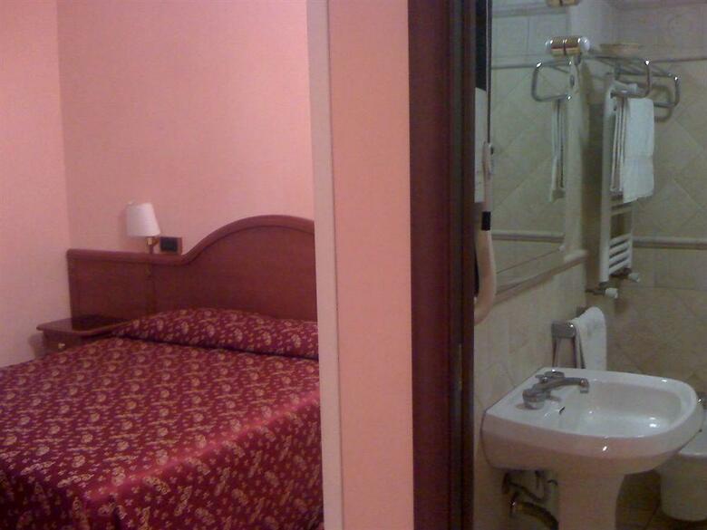 Hotel Sandra