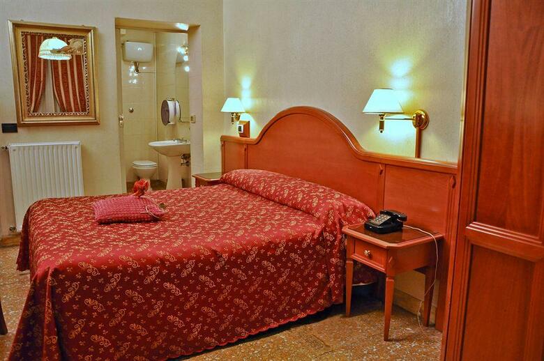 Hotel Sandra