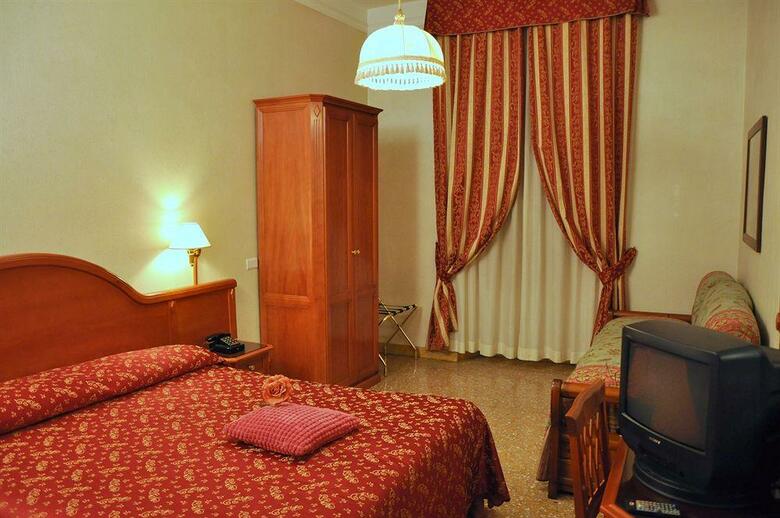 Hotel Sandra
