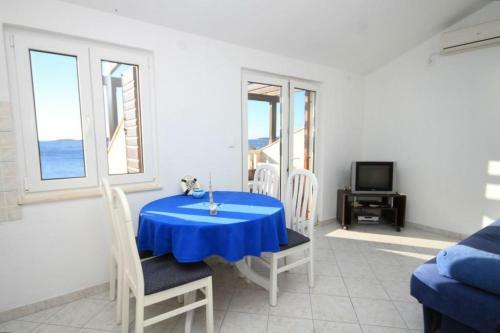 Apartments By The Sea Milna (vis) - 8946