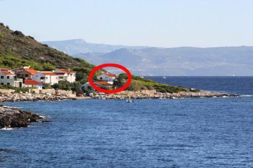 Apartments By The Sea Milna (vis) - 8946