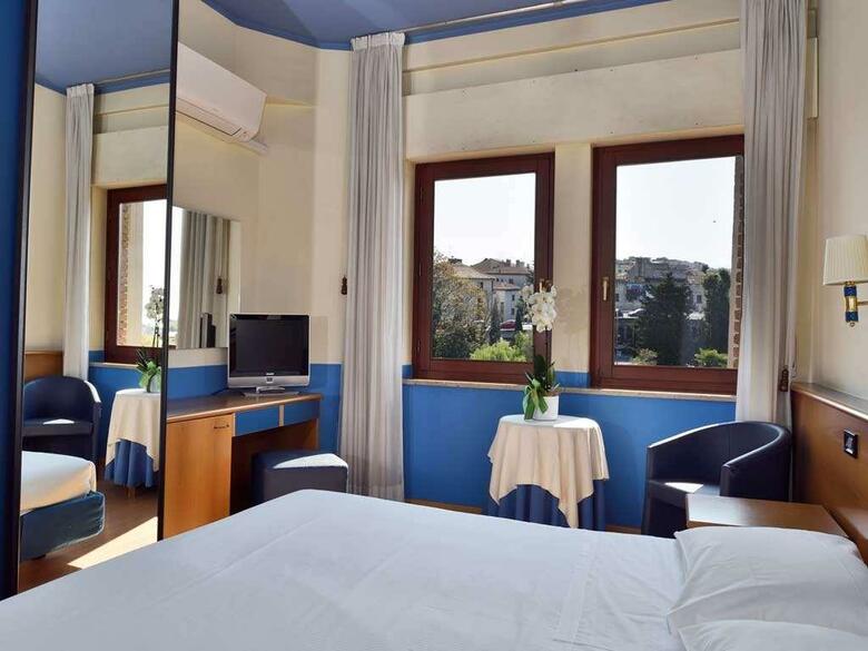 Hotel Carlton