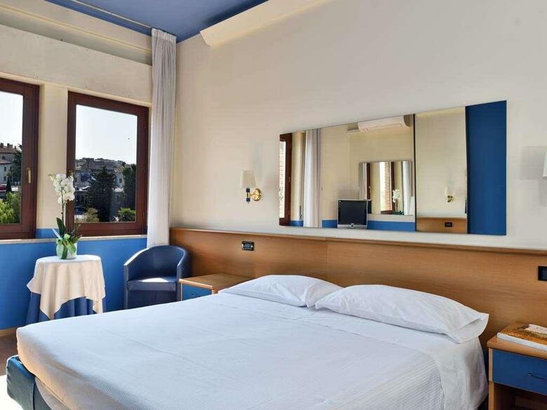 Hotel Carlton