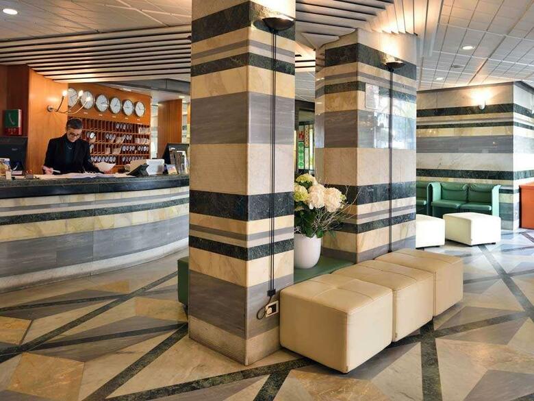 Hotel Carlton