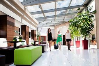 Ce Plaza Hotel