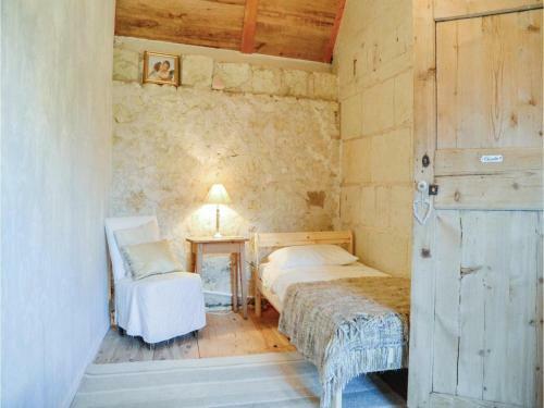 Two-bedroom Holiday Home Chinon With A Fireplace 05