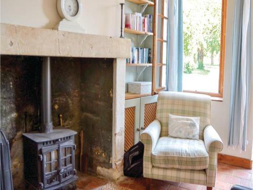 Two-bedroom Holiday Home Chinon With A Fireplace 05