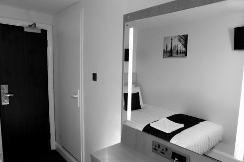 Hotel The Omega