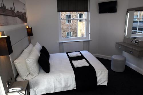 Hotel The Omega