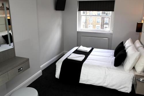 Hotel The Omega