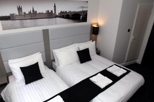 Hotel The Omega