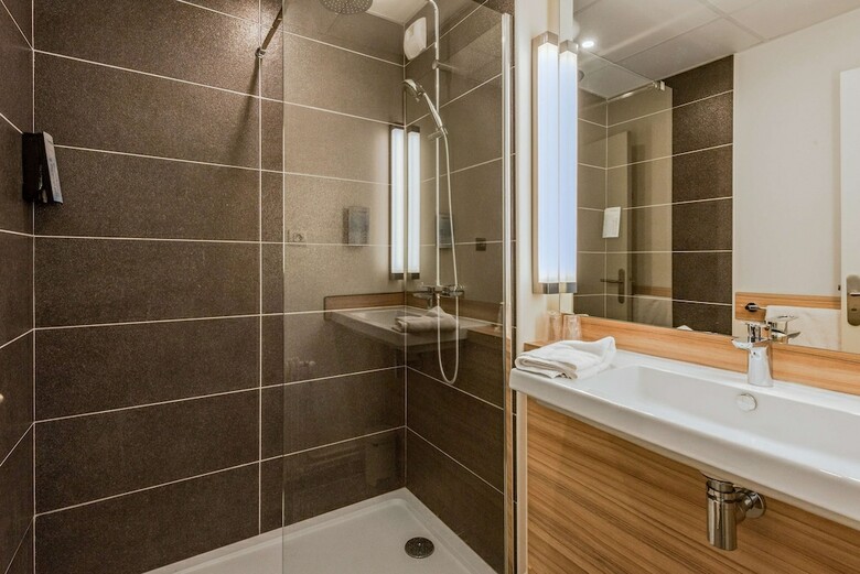 Timhotel Chartres Chatelet